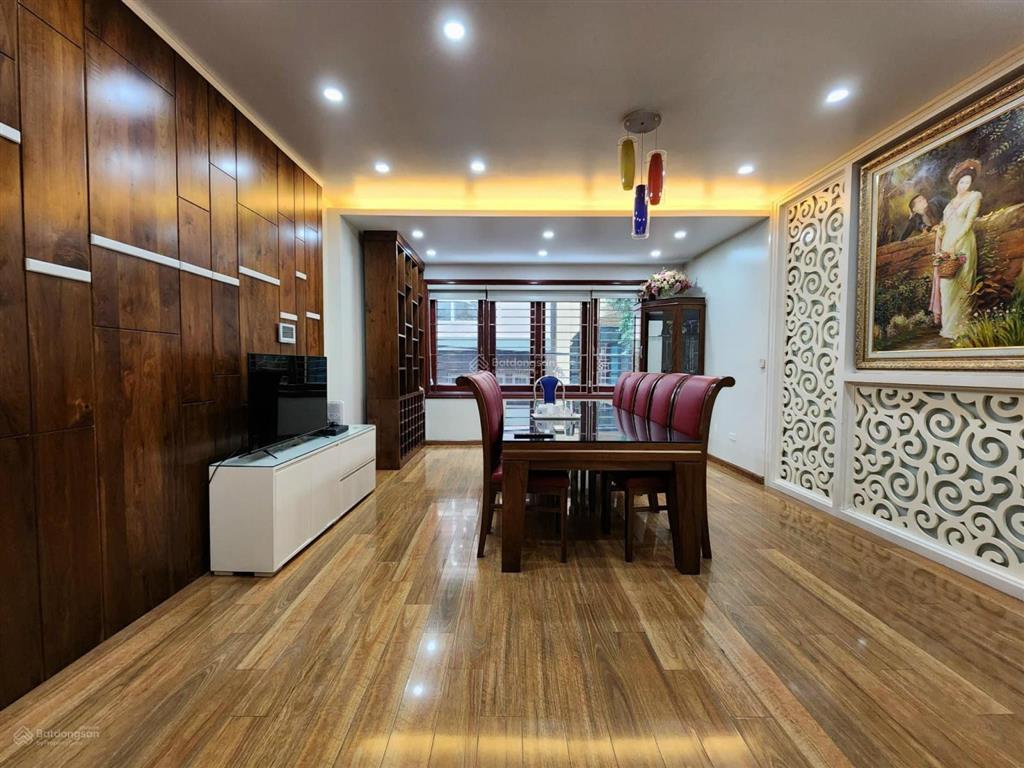 Chính chủ cho thuê nhà bát khối 130m2, gara 2 ô tô, view sông hồng, gần khu du lịch bát tràng
