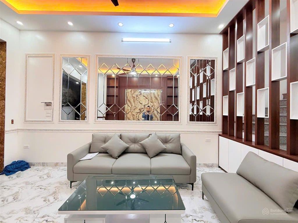 Chính chủ cho thuê nhà bát khối 130m2, gara 2 ô tô, view sông hồng, gần khu du lịch bát tràng