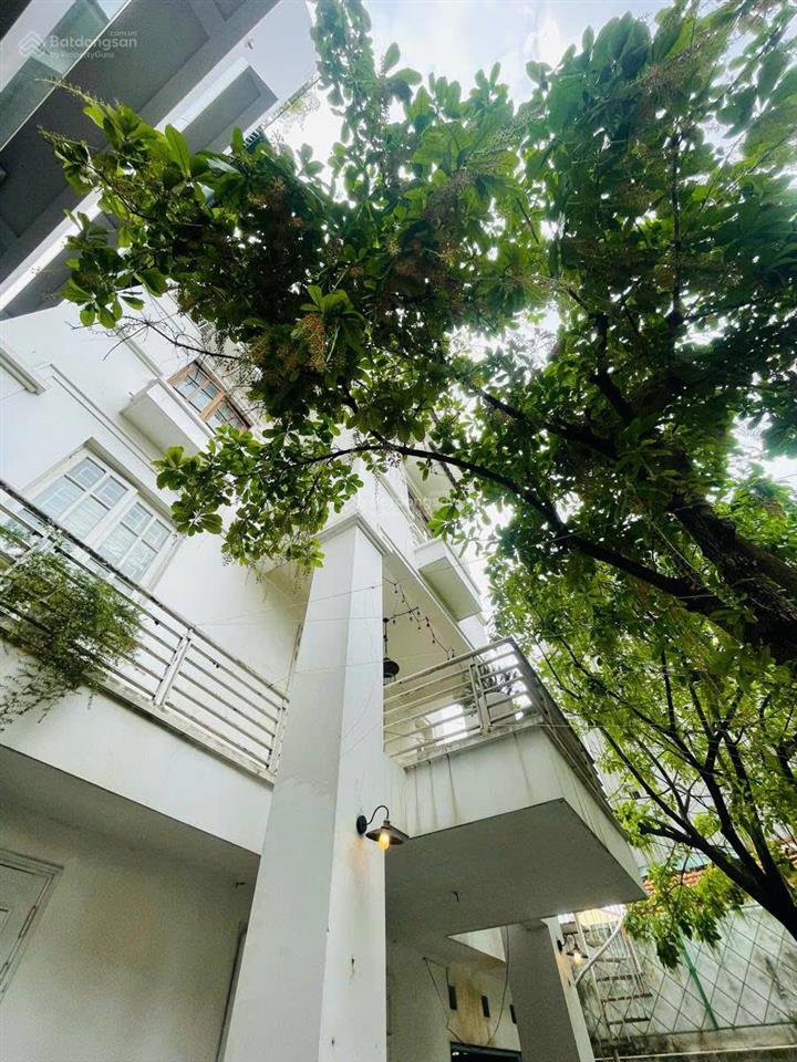 Biệt thự cạnh ciputra  hơn 200tr/m2  200m2  gía tốt nhất khu