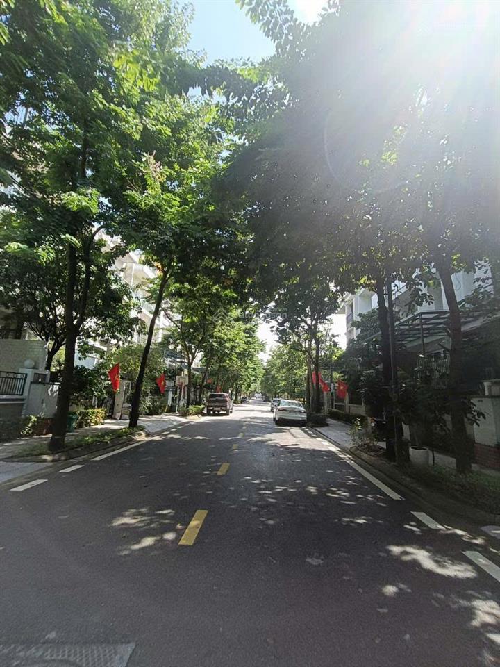 Biệt thự ciputra 2 mặt đường đôi full nội thất 180m2 cạnh công viên 65ha