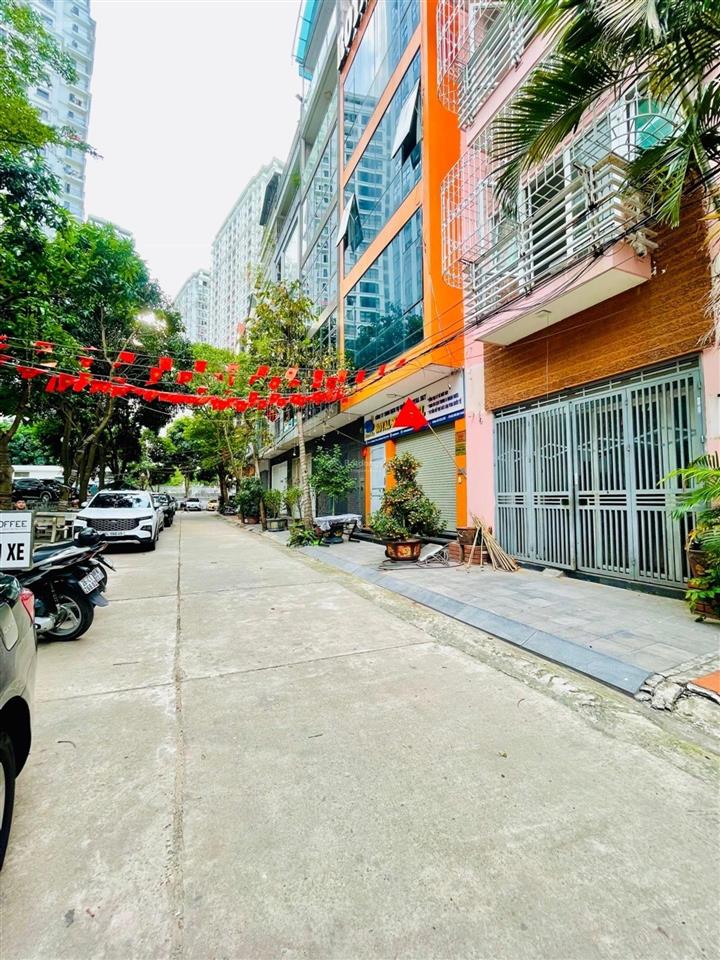 Phân lô 60m2 vỉa hè  ô tô chạy quanh  chủ cần bán  sát phố