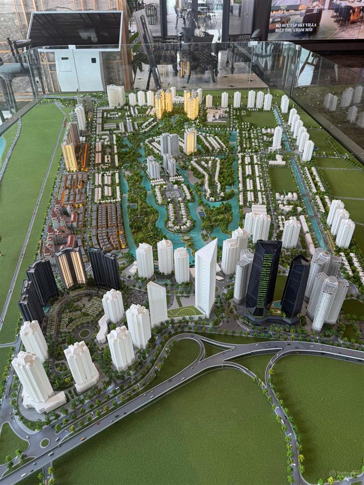 Biệt thự ciputra, lô góc 180m2  hàng mới, mặt công viên, trường học, đường đôi trục chính