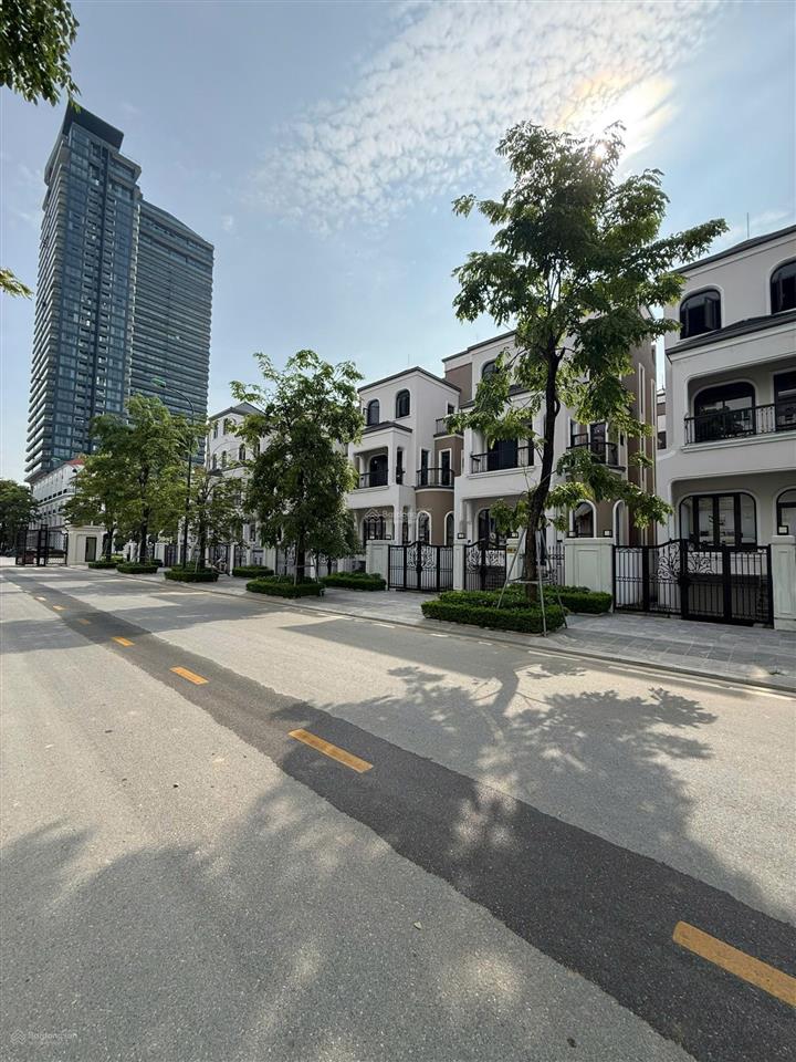 Biệt thự ciputra, lô góc 180m2  hàng mới, mặt công viên, trường học, đường đôi trục chính