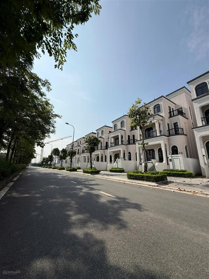 Biệt thự ciputra, lô góc 180m2  hàng mới, mặt công viên, trường học, đường đôi trục chính