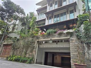 Gía tốt nhất vườn đào  210m2  vườn hoa  tầng hầm  gara  nội thất full  chủ cần bán gấp