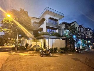 Biệt thự mặt phố  240m2 lô góc thang máy  mặt tiền 28m  mặt vườn hoa giá siêu tốt