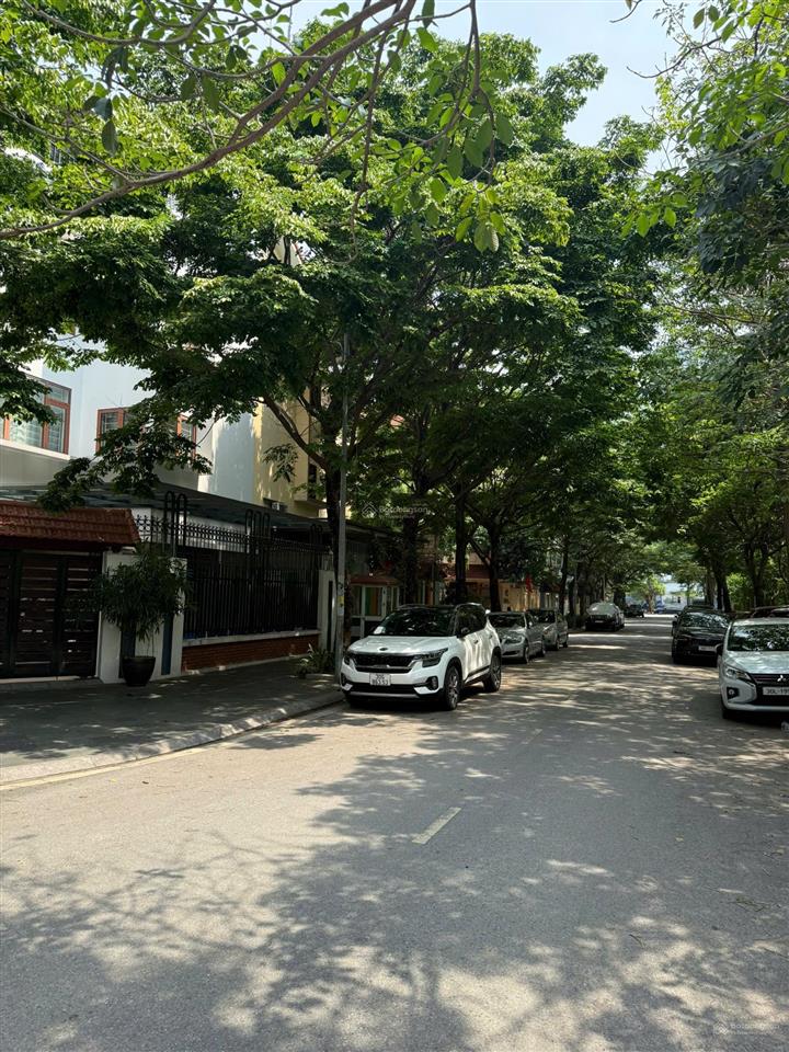 Lô góc  biệt thự đẹp  200m2, 2 mặt đường kinh doanh gần hồ, công viên