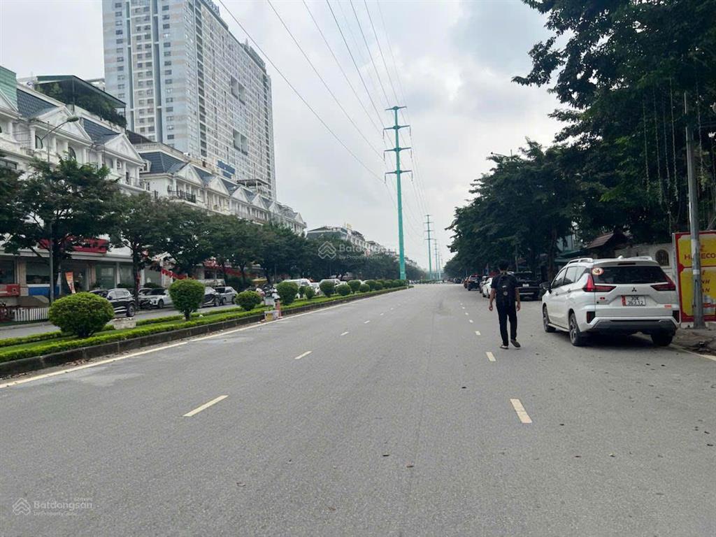 Siêu phẩm lô góc 3 mặt đường rộng 40m 100m mặt hồ  cả khu chỉ có 1 căn