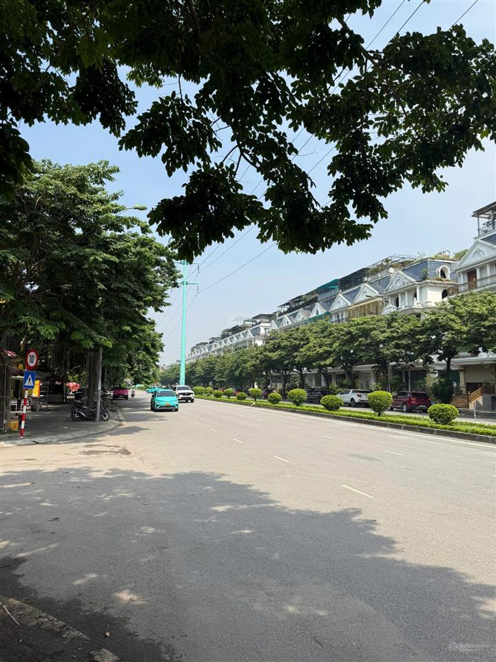 Siêu phẩm lô góc 3 mặt đường rộng 40m 100m mặt hồ  cả khu chỉ có 1 căn