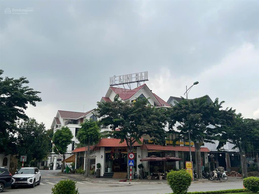 Siêu phẩm lô góc 3 mặt đường rộng 40m 100m mặt hồ  cả khu chỉ có 1 căn
