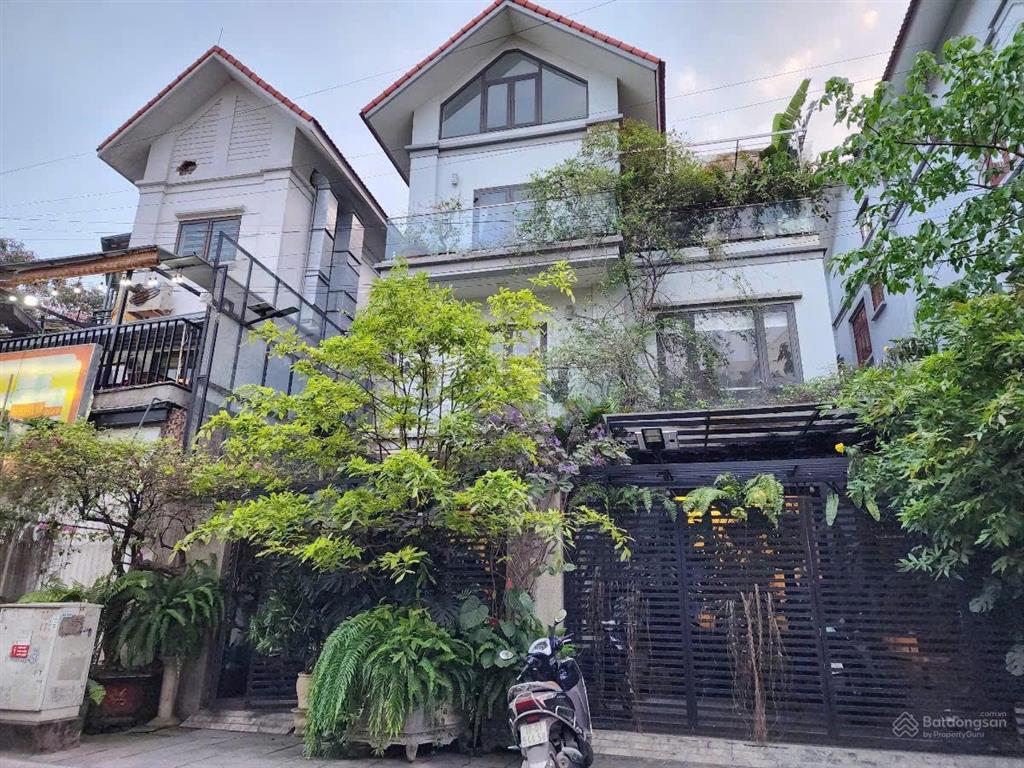 Siêu hiếm view hồ  cách hồ 20m 220m²  4 tầng full nội thất thang máy
