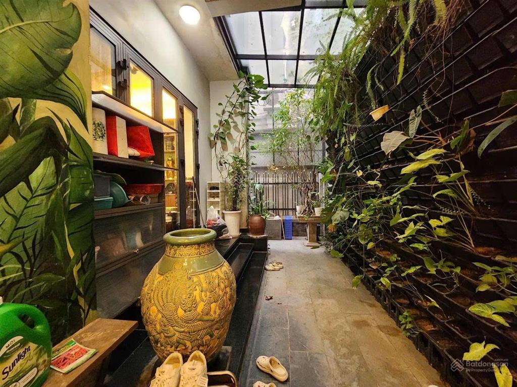 Siêu hiếm view hồ  cách hồ 20m 220m²  4 tầng full nội thất thang máy