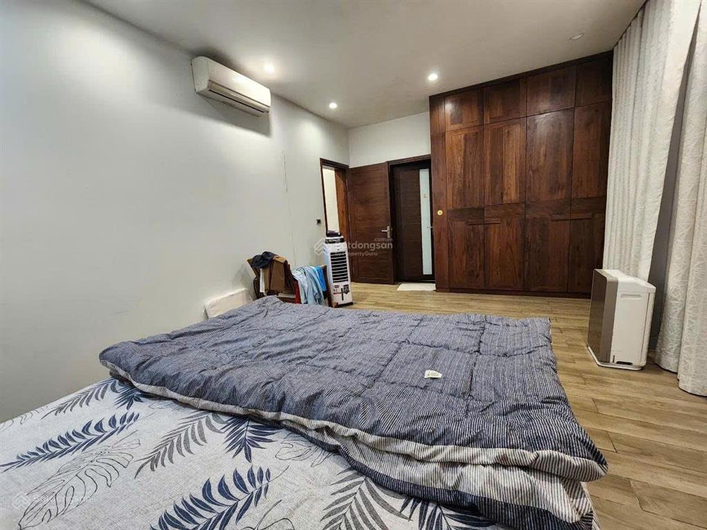 Siêu hiếm view hồ  cách hồ 20m 220m²  4 tầng full nội thất thang máy