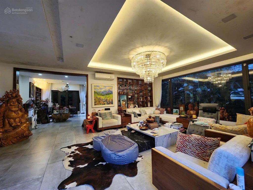 Siêu hiếm view hồ  cách hồ 20m 220m²  4 tầng full nội thất thang máy