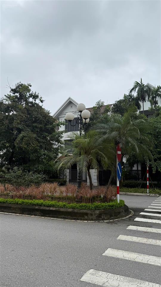 Siêu phẩm ciputra 300tr/m2 trục chính 30m vỉa hè 5m giá tốt ciputra  chủ cần bán gấp