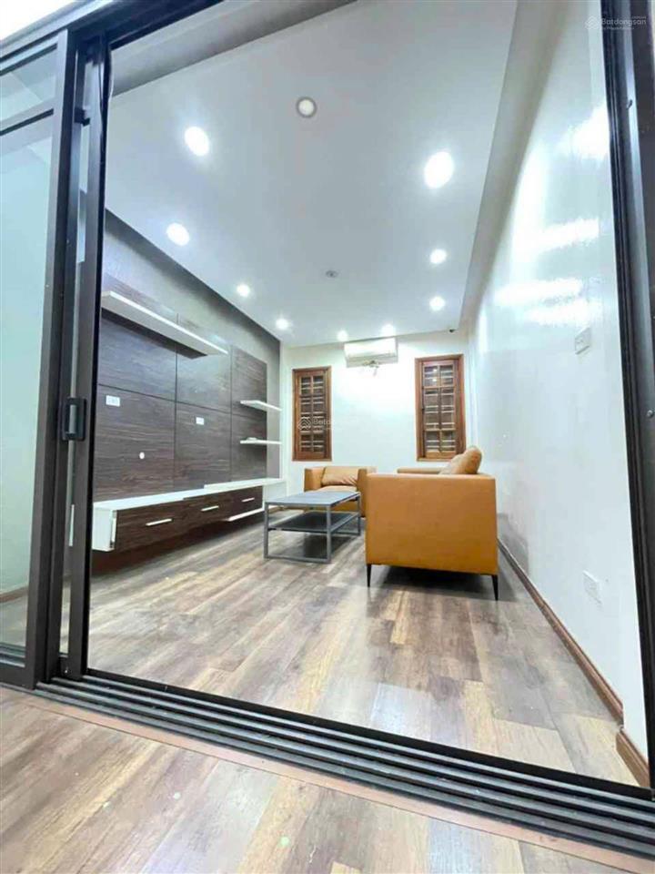 Phân lô hoàng quốc việt, vỉa hè 50m2, 6 tầng, ô tô tránh, 400tr/m2