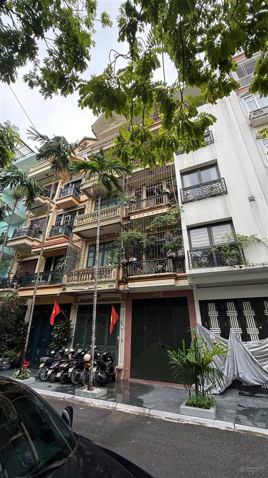 Phân lô hoàng quốc việt, vỉa hè 50m2, 6 tầng, ô tô tránh, 400tr/m2