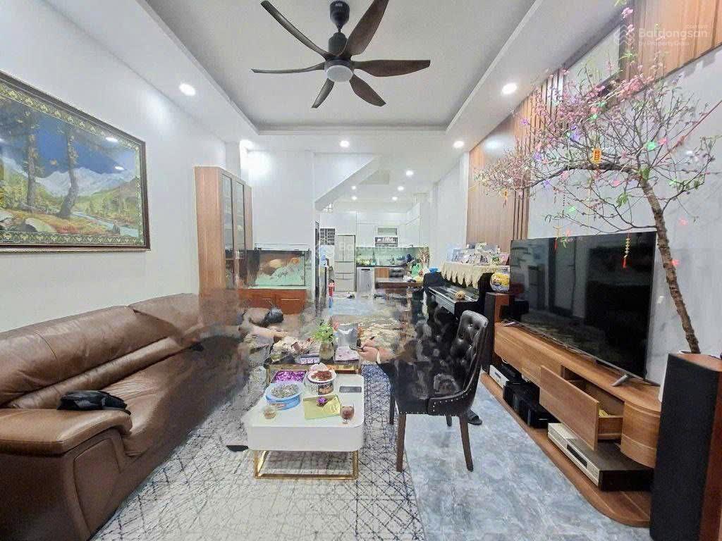 Bán nhà phú thượng 50m phân lô ô tô  5 tầng nhà full nội thất  ở luôn