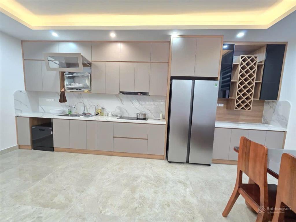 Phân lô hoàng quốc việt  ô tô  ngõ 5m  2 thoáng  thang máy  full nội thất