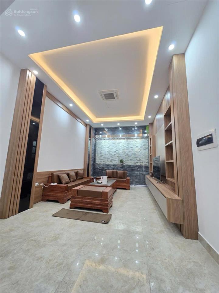 Phân lô hoàng quốc việt  ô tô  ngõ 5m  2 thoáng  thang máy  full nội thất