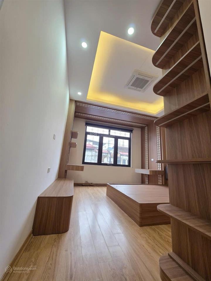 Phân lô hoàng quốc việt  ô tô  ngõ 5m  2 thoáng  thang máy  full nội thất