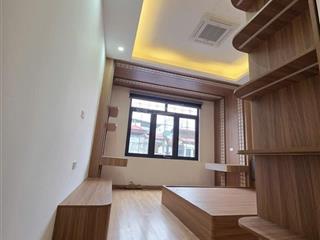 Phân lô hoàng quốc việt  ô tô  ngõ 5m  2 thoáng  thang máy  full nội thất