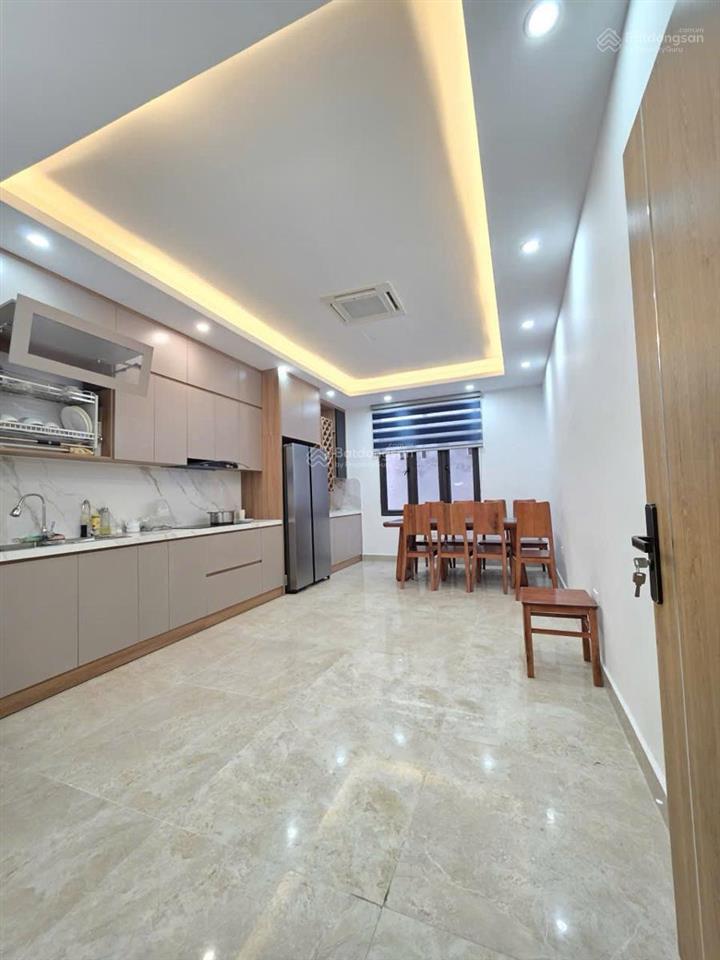 Phân lô hoàng quốc việt  ô tô  ngõ 5m  2 thoáng  thang máy  full nội thất