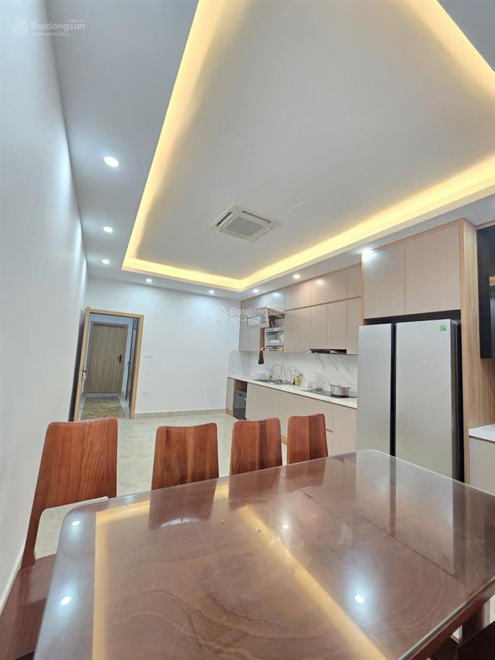 Phân lô hoàng quốc việt  ô tô  ngõ 5m  2 thoáng  thang máy  full nội thất