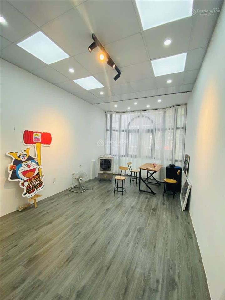Phân lô trần quốc hoàn cầu giấy 38m2 5 tầng ô tô chủ cực cần bán