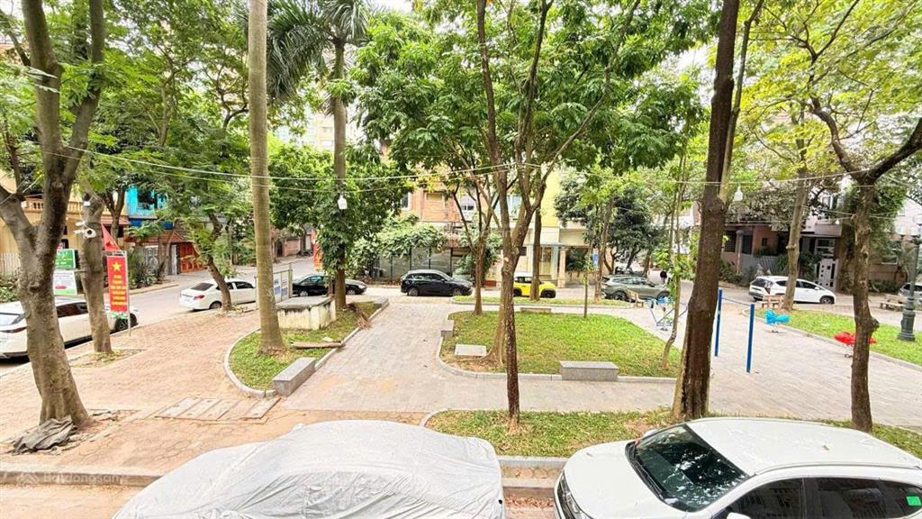 Giảm chào 9 tỷ  phân lô vỉa hè đường 11m tây hồ  120m2 4 tầng ô tô chạy vòng quanh