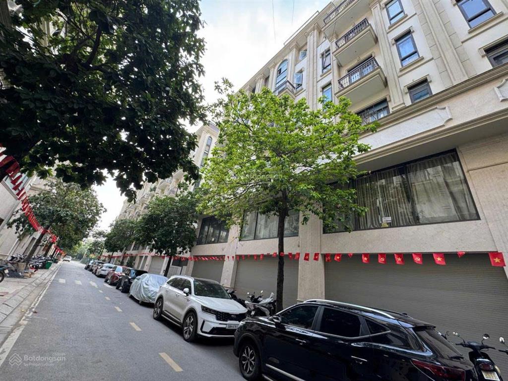 Giảm chào gần 4 tỷ  him lam vạn phúc giá hời khu 91m2 6 tầng mặt tiền 6.5m 2 mặt đường