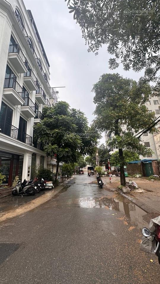 Cần bán  giảm chào 15 tỷ  rẻ vô địch  phân lô  đường 12m  vỉa hè rộng  2 mặt đường