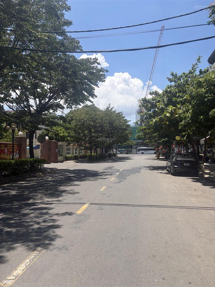 Chào bán lô đất đường 10,5m sát bên cầu rồng  gọi huy phan