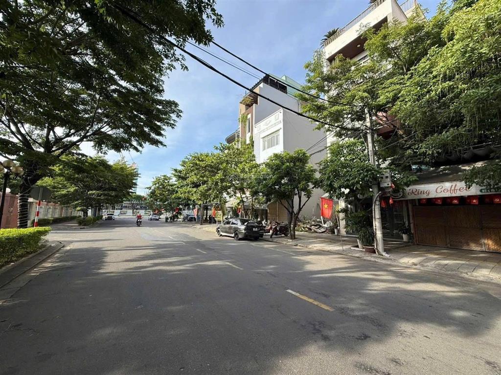Chào bán lô đất đường 10,5m sát bên cầu rồng  gọi huy phan