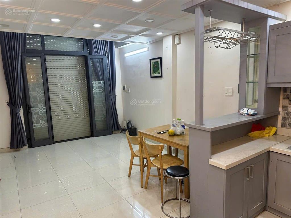 Bán nhà hxh hoàng hoa thám  dòng tiền 23tr/tháng  5 tầng, cách 5p tới q1 vị trí tốt