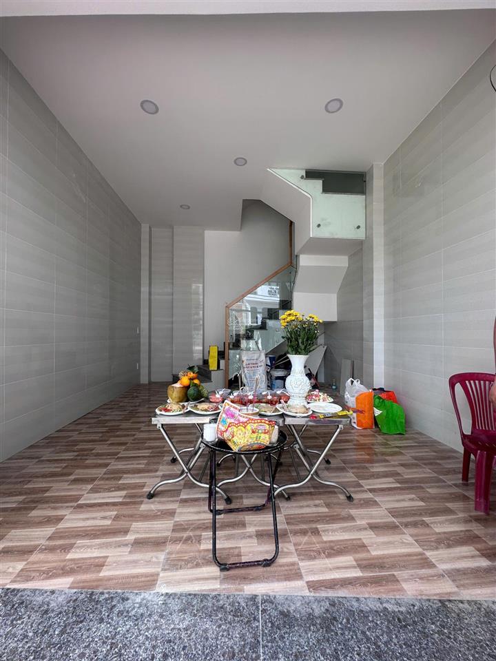 Cho thuê nhà mt chu văn an p. bình thạnh dt 5 x 10m 3 tầng 3pn 3wc giá 25tr/th