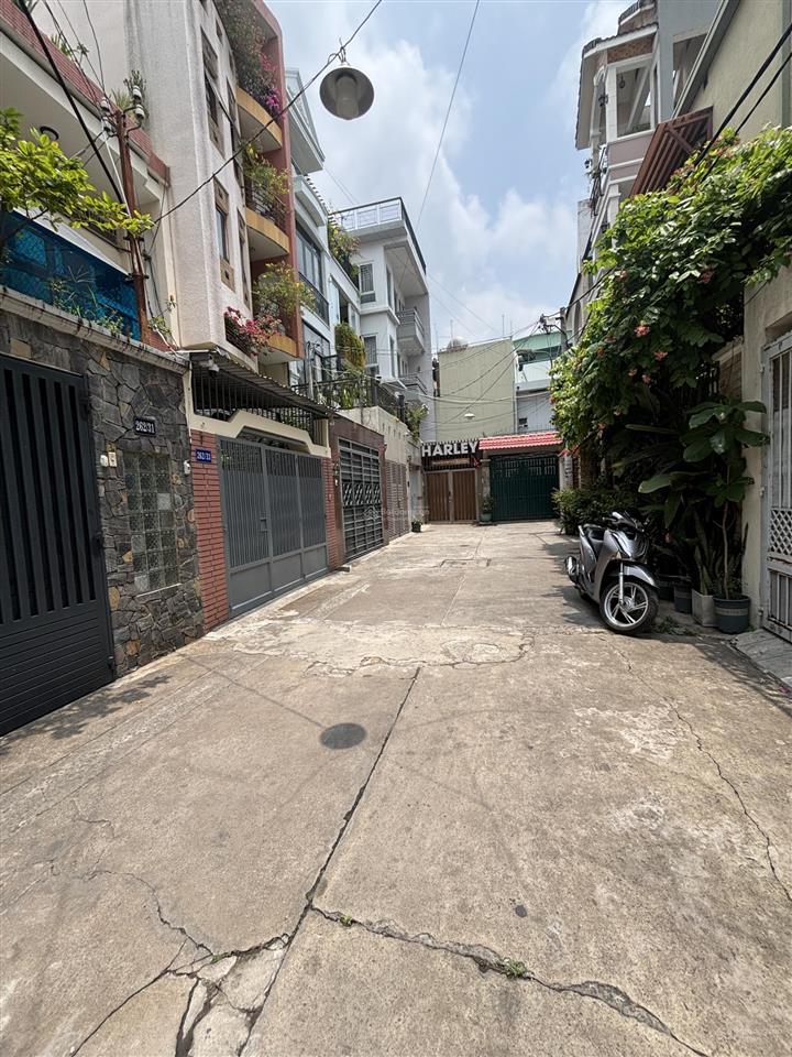 Hẻm víp 262 huỳnh văn bánh. p11. quận phú nhuận. dt  4 x 18m. 72m2. 1 trệt 3 lầu st. giá 16.9 tỷ