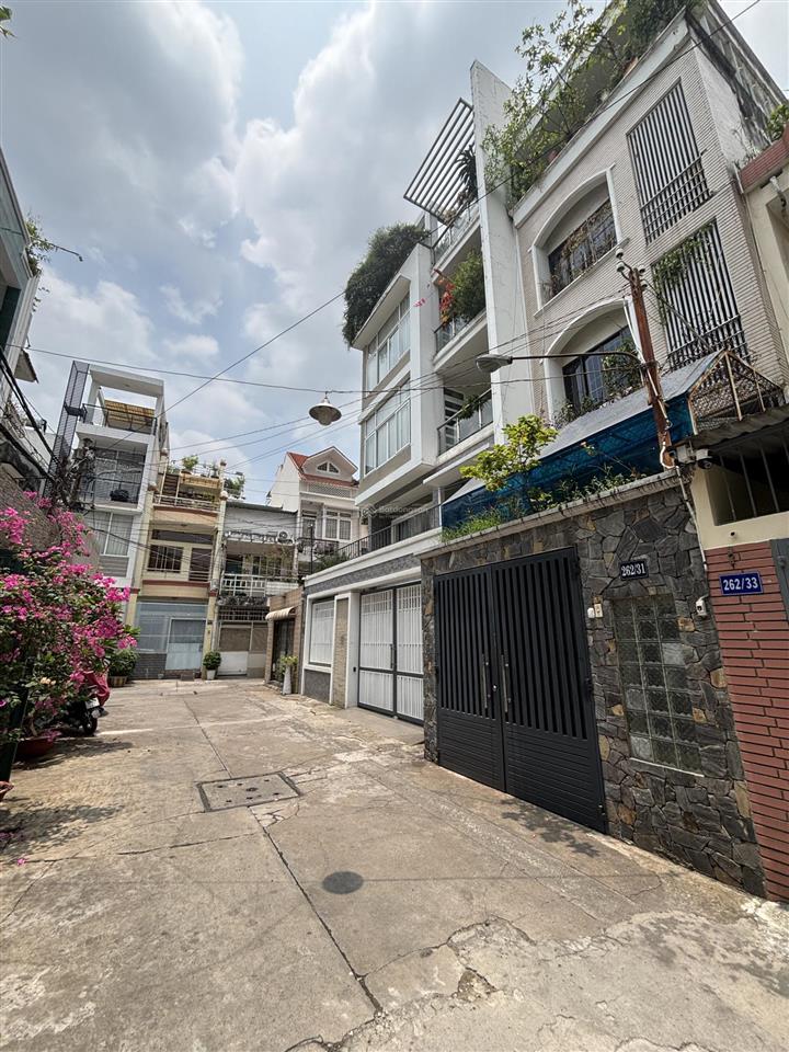 Hẻm víp 262 huỳnh văn bánh. p11. quận phú nhuận. dt  4 x 18m. 72m2. 1 trệt 3 lầu st. giá 16.9 tỷ