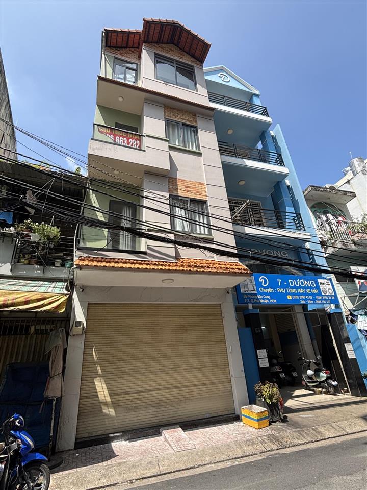 Cho thuê nhà mặt tiền phùng văn cung. p2. quận phú nhuận. 4 x 11m. 1 trệt 3 lầu. giá 29tr tl