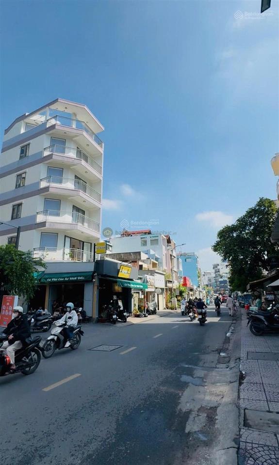 Bán nhà góc 2mt đường nguyễn văn đậu quận bình thạnh. 4,2 x 25m. nở hậu 5m. 1 trệt 2 lầu. 20.5 tỷ
