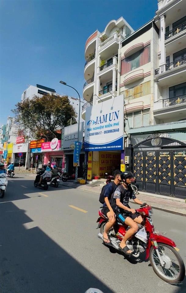 Bán nhà góc 2mt đường nguyễn văn đậu quận bình thạnh. 4,2 x 25m. nở hậu 5m. 1 trệt 2 lầu. 20.5 tỷ