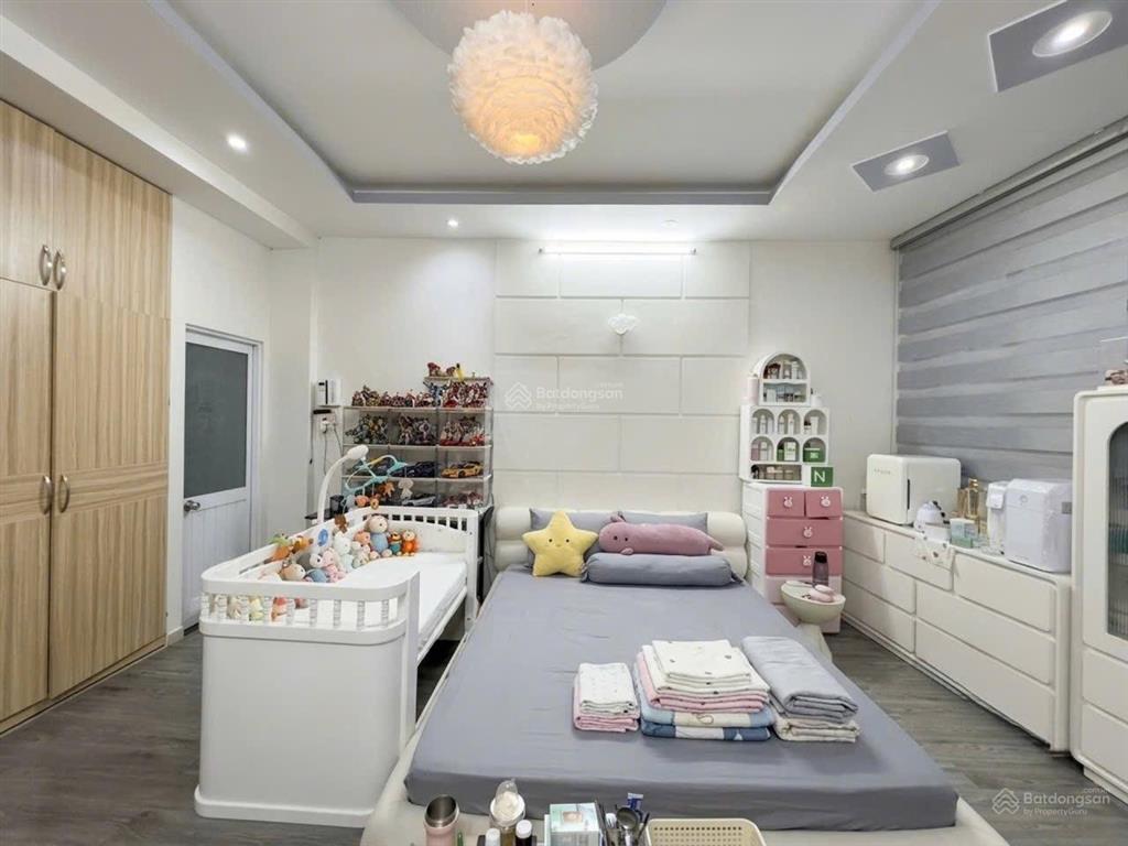 Bán nhà hẻm xe hơi 6m huỳnh văn bánh. p12. quận phú nhuận. 4,4 x 10m. 1 trệt 4 lầu. giá 10,8 tỷ