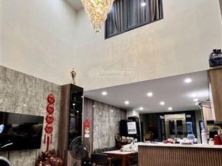 Hơn 8 ti. nhà mới keng, dọn vào ở ngay, 5 tầng. gò dầu dt 64m. thang máy. đang cho thuê 25tr/th.