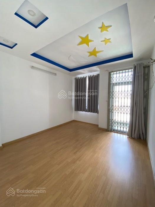 Giá 9 t.ỷ bé. hẻm 8m, vị trí vàng tân hòa đông. 4 tầng. dt 4,5x18m. vừa ở vừa kd đỉnh. mua lời