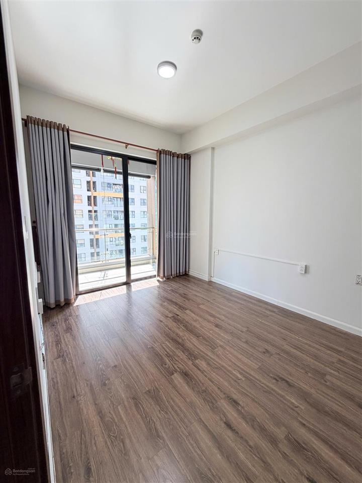 Cho thuê 2pn 2wc mizuki park với 3 máy lạnh, 1 máy nước nóng, tủ, ở liền. 10,5 triệu/ tháng