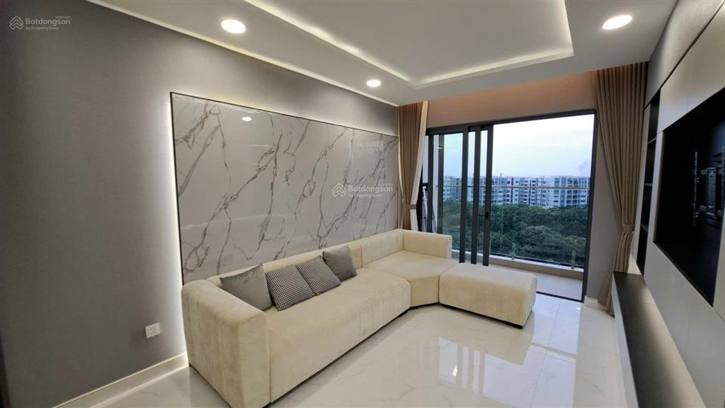 Căn hộ diamond brilliant, 2pn 96m2, tầng 2, ban công đông nam, để lại nội thất xịn, celadon city