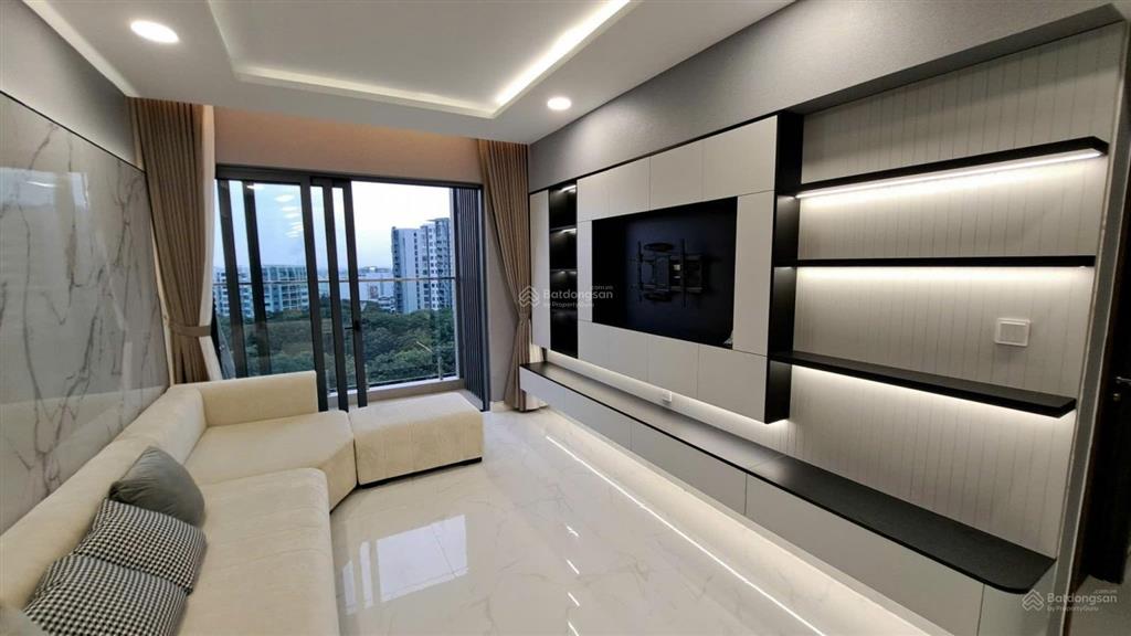 Căn hộ diamond brilliant, 2pn 96m2, tầng 2, ban công đông nam, để lại nội thất xịn, celadon city