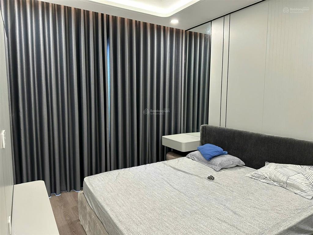 Căn hộ diamond brilliant, 2pn 96m2, tầng 2, ban công đông nam, để lại nội thất xịn, celadon city