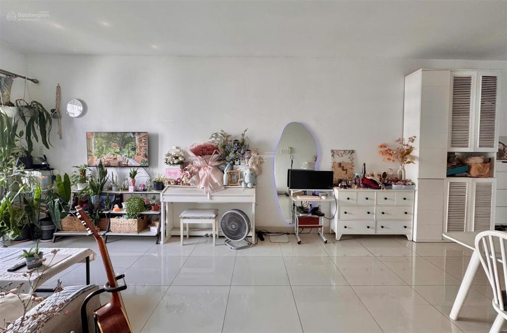 Chính chủ gửi bán căn góc 3pn ruby celadon city, có ban công, sổ hồng sẵn, tầng 8, view công viên