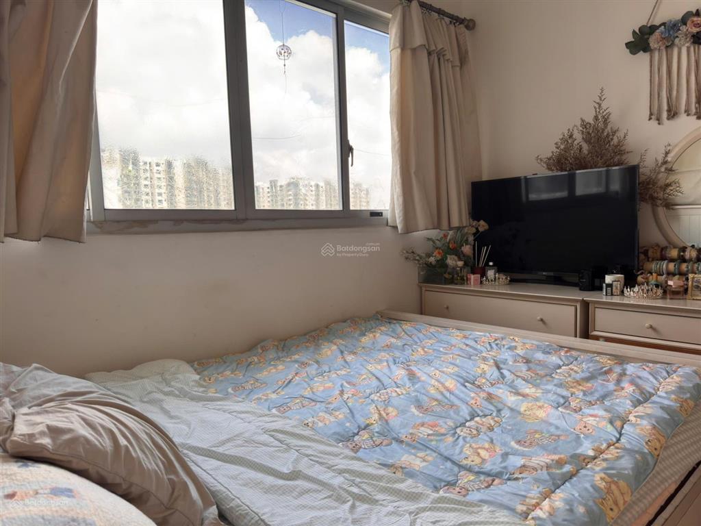 Chính chủ gửi bán căn góc 3pn ruby celadon city, có ban công, sổ hồng sẵn, tầng 8, view công viên